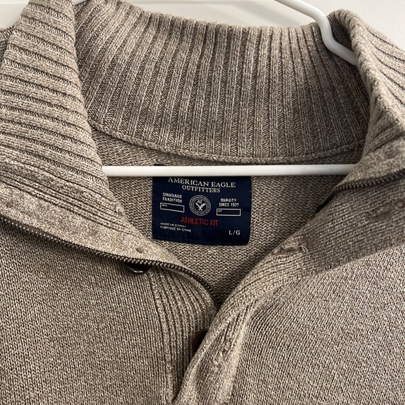 Men’s neutral sweater American Eagle - size large - Picture 2 of 2